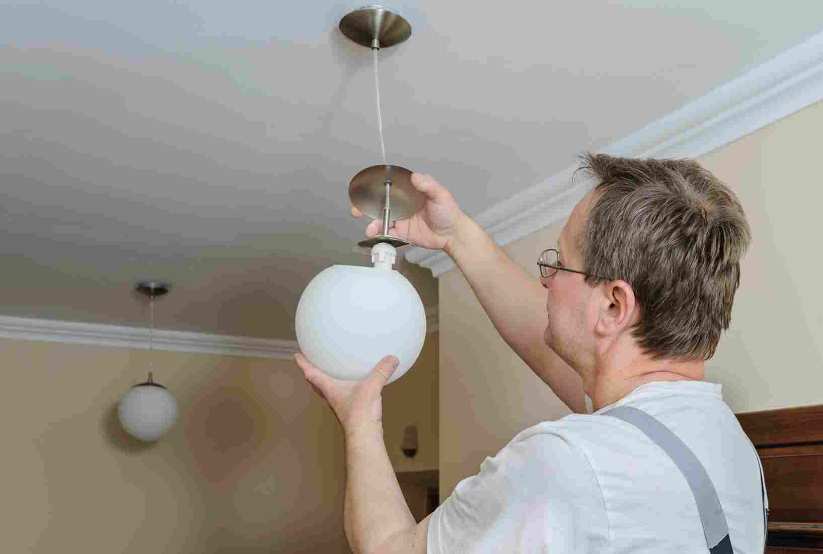 Bulbs Installation (1 to 5 bulbs)