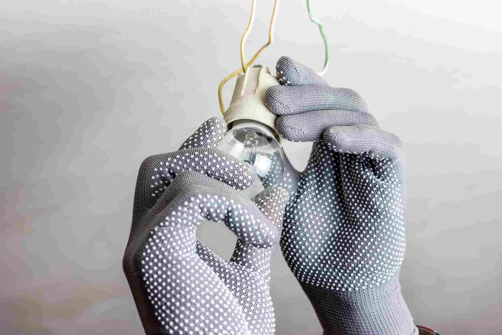 Bulb holder installation