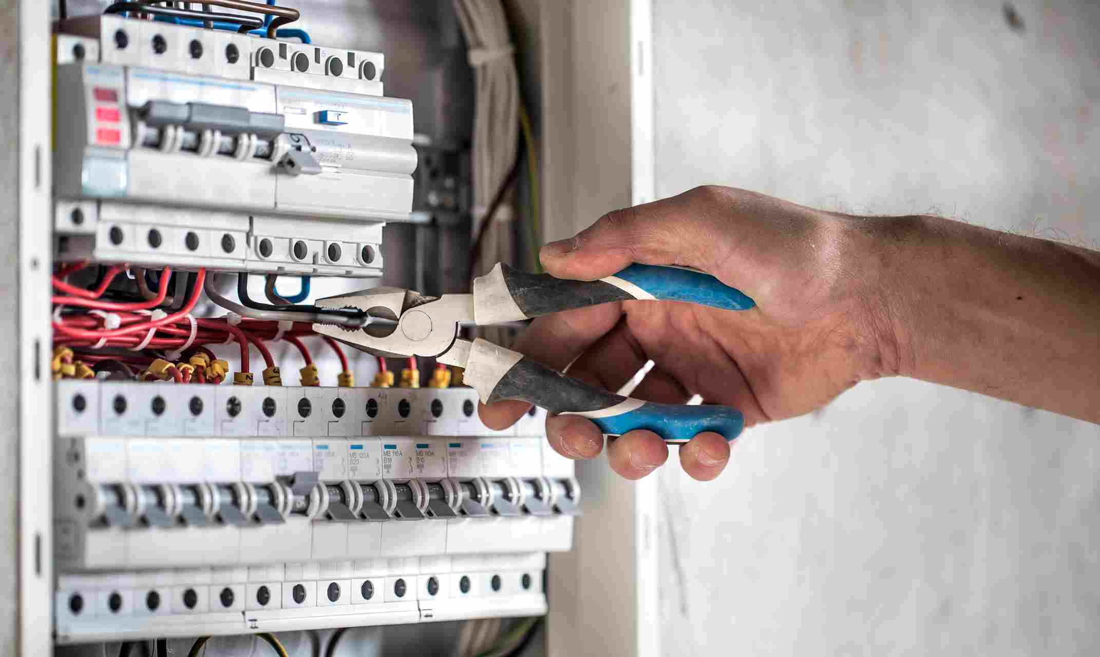 Single pole MCB installation