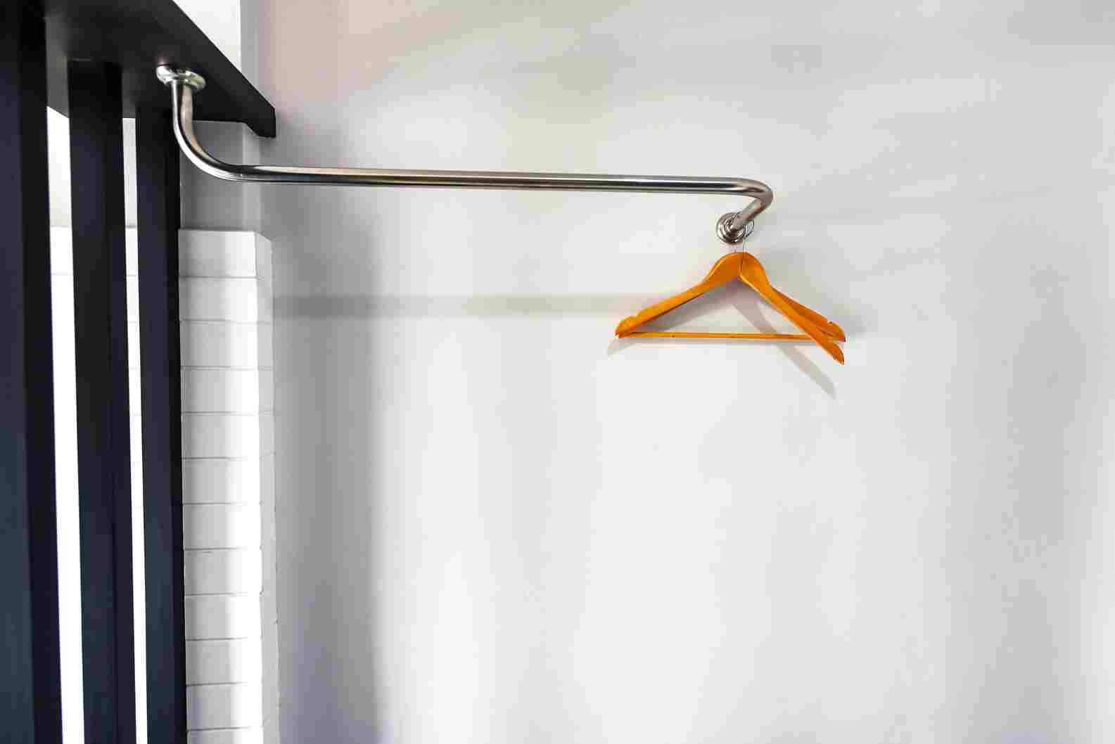 Ceiling-mounted hanger installation