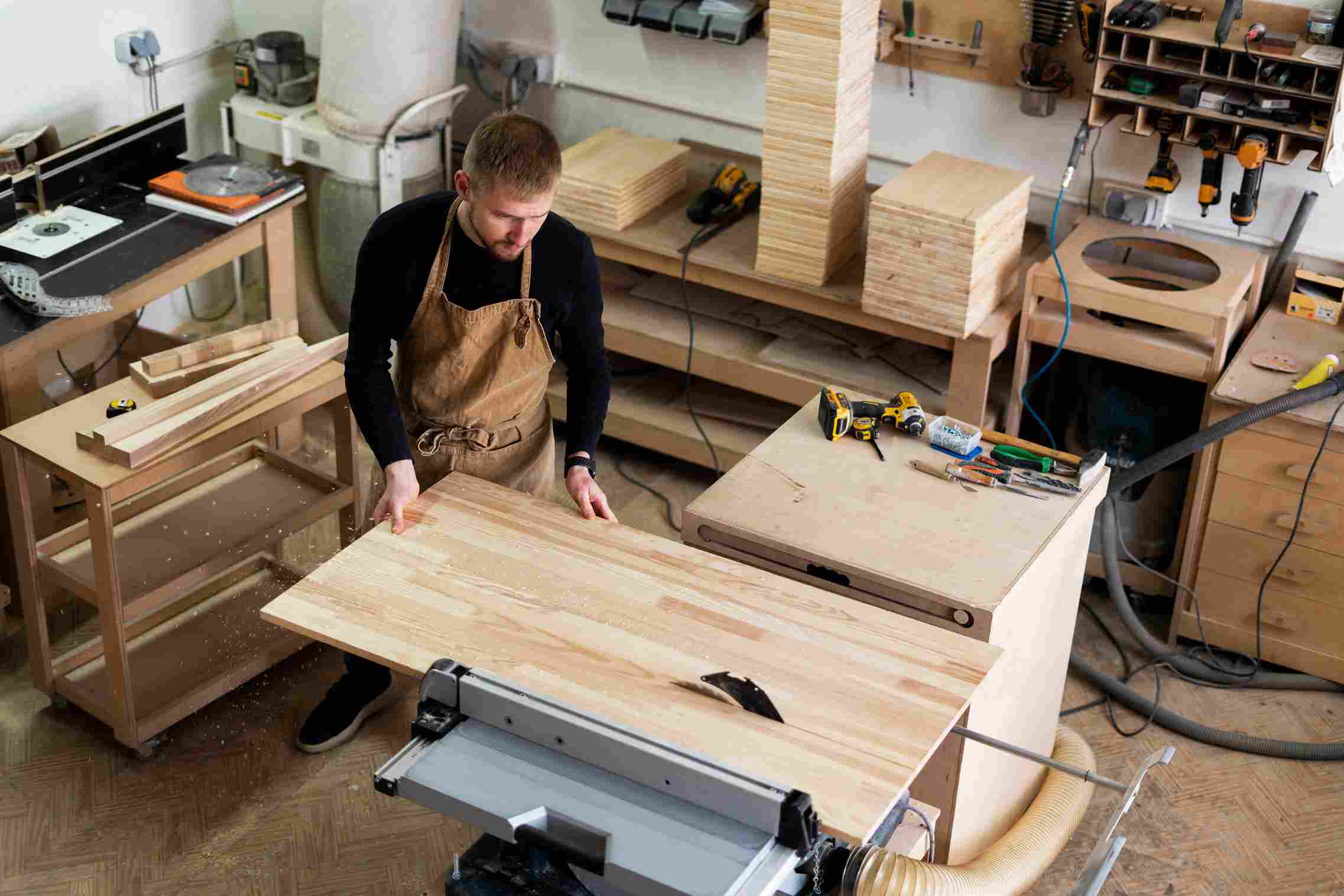 Dining table assembly
