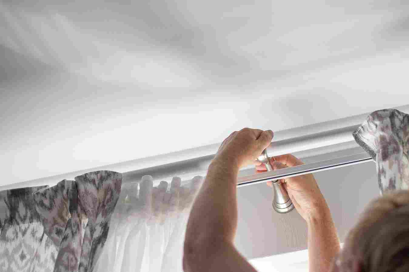 Curtain rod installation (Two brackets)
