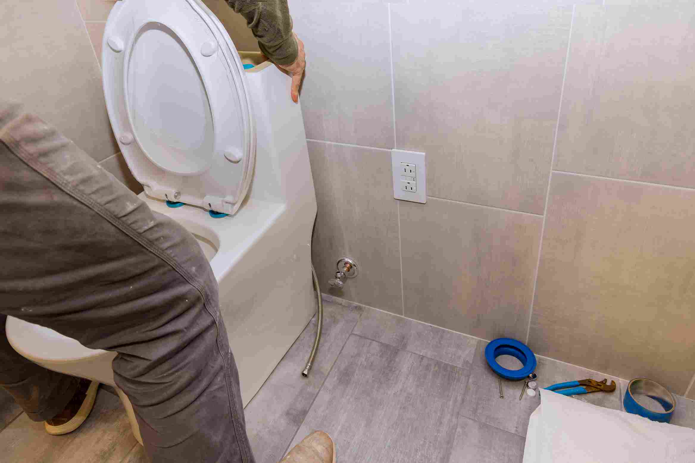 Western toilet installation (floor mounted)